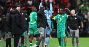 Senegal_loopt_veld_af